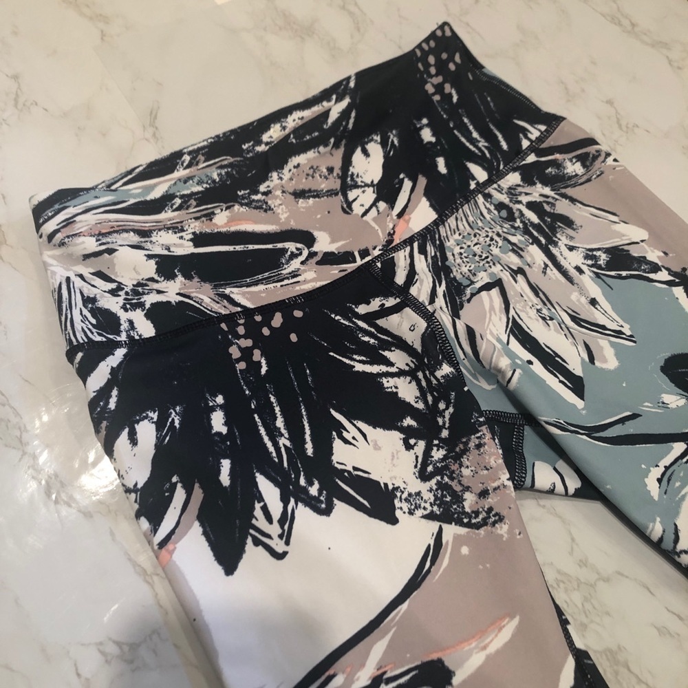 Apana blue and white tropical palm tree print workout leggings pants size small - Picture 3 of 6